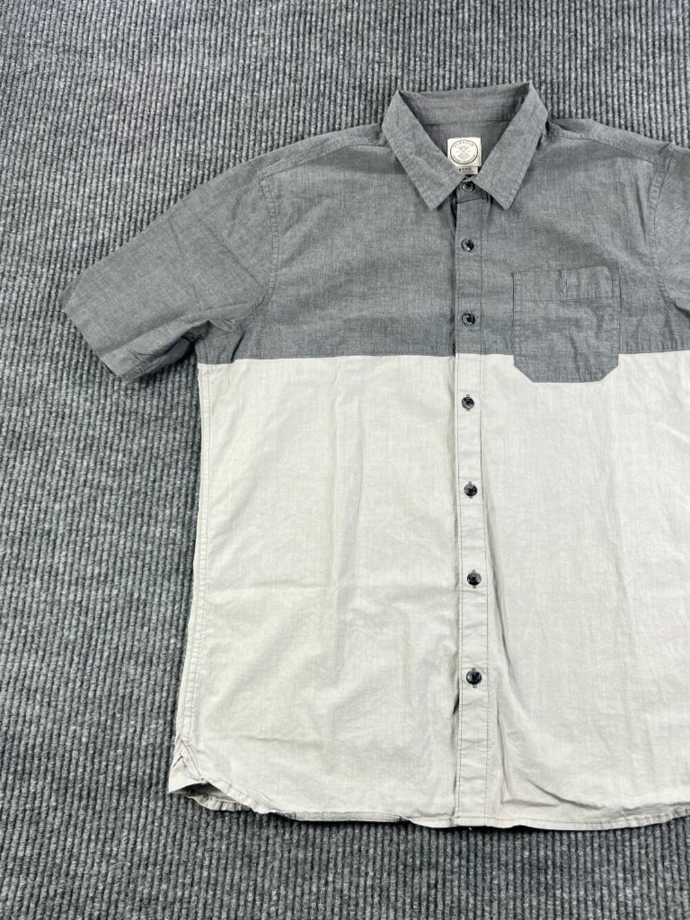 🔥 VOYAGER Men’s Stretch Colorblock Short Sleeve Button-Up – Size M 🔥
